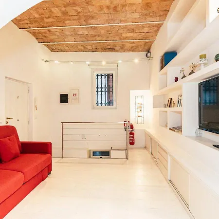 Romantic Duplex Piazza Navona Apartment