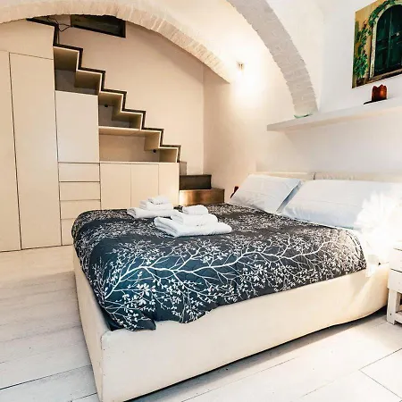 Romantic Duplex Piazza Navona Apartment Rome