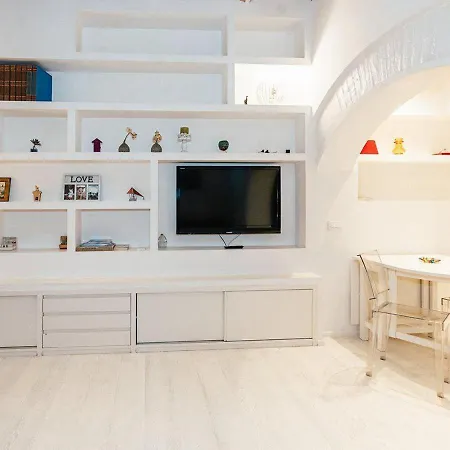 Romantic Duplex Piazza Navona Apartment *